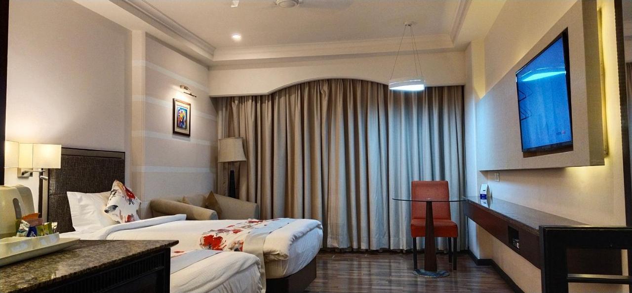 Inn Riviera Jammu Extérieur photo